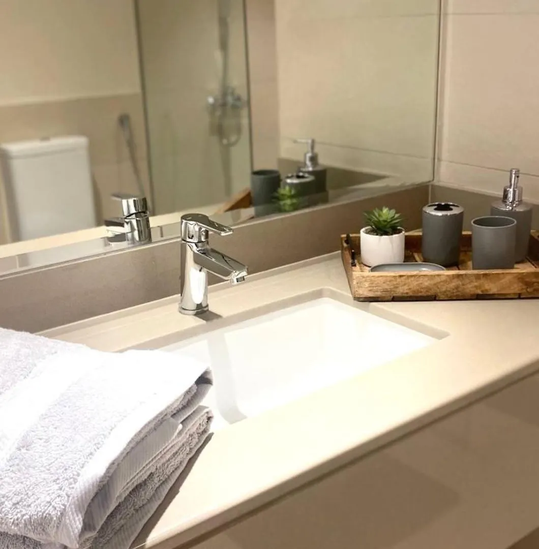 Yas Canal 1 Luxury Apartment By The Canal Near F1 Abú Dhabí 0*,  Spojené arabské emiráty